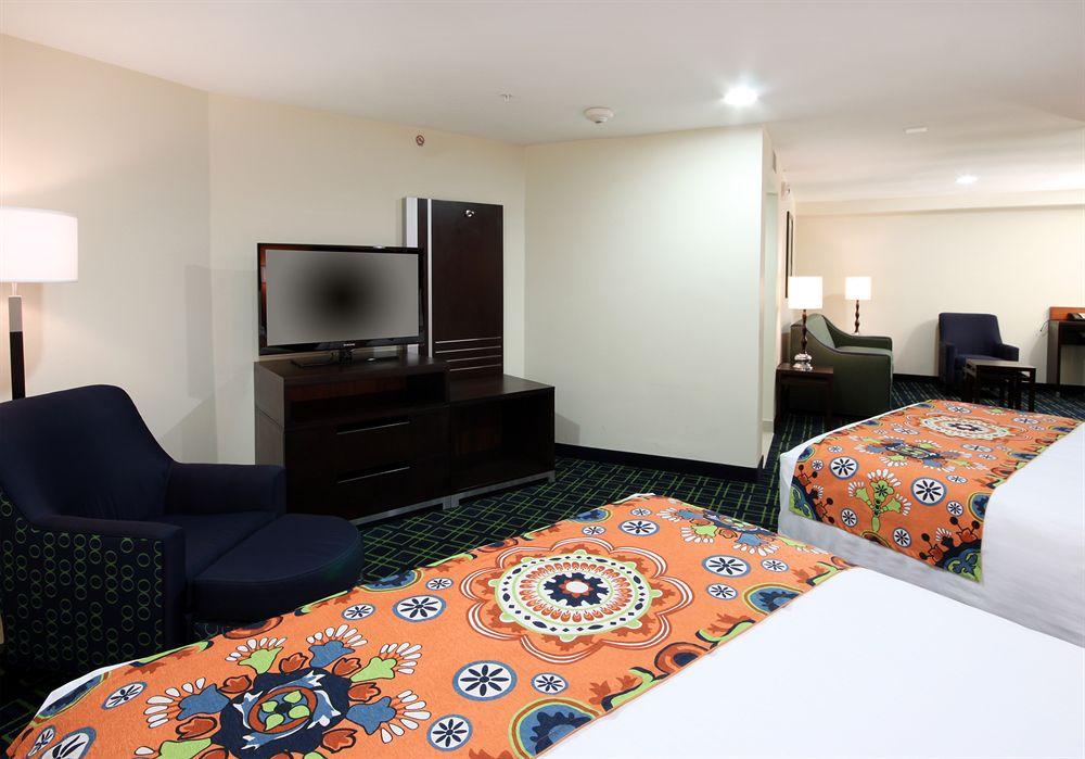 Fairfield Inn & Suites San Diego Old Town Екстер'єр фото