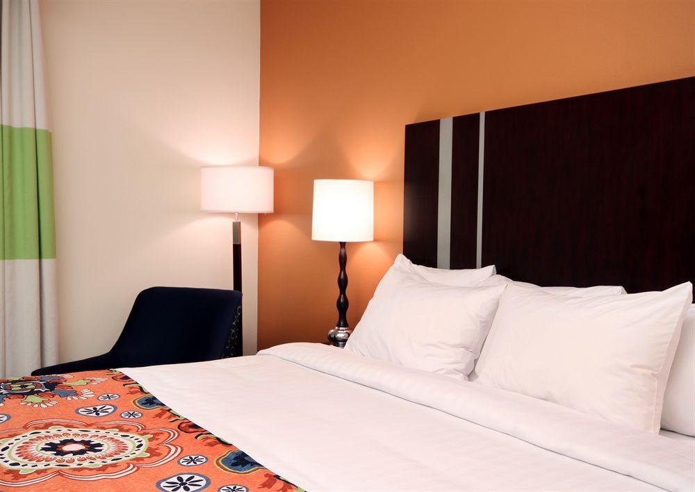 Fairfield Inn & Suites San Diego Old Town Екстер'єр фото