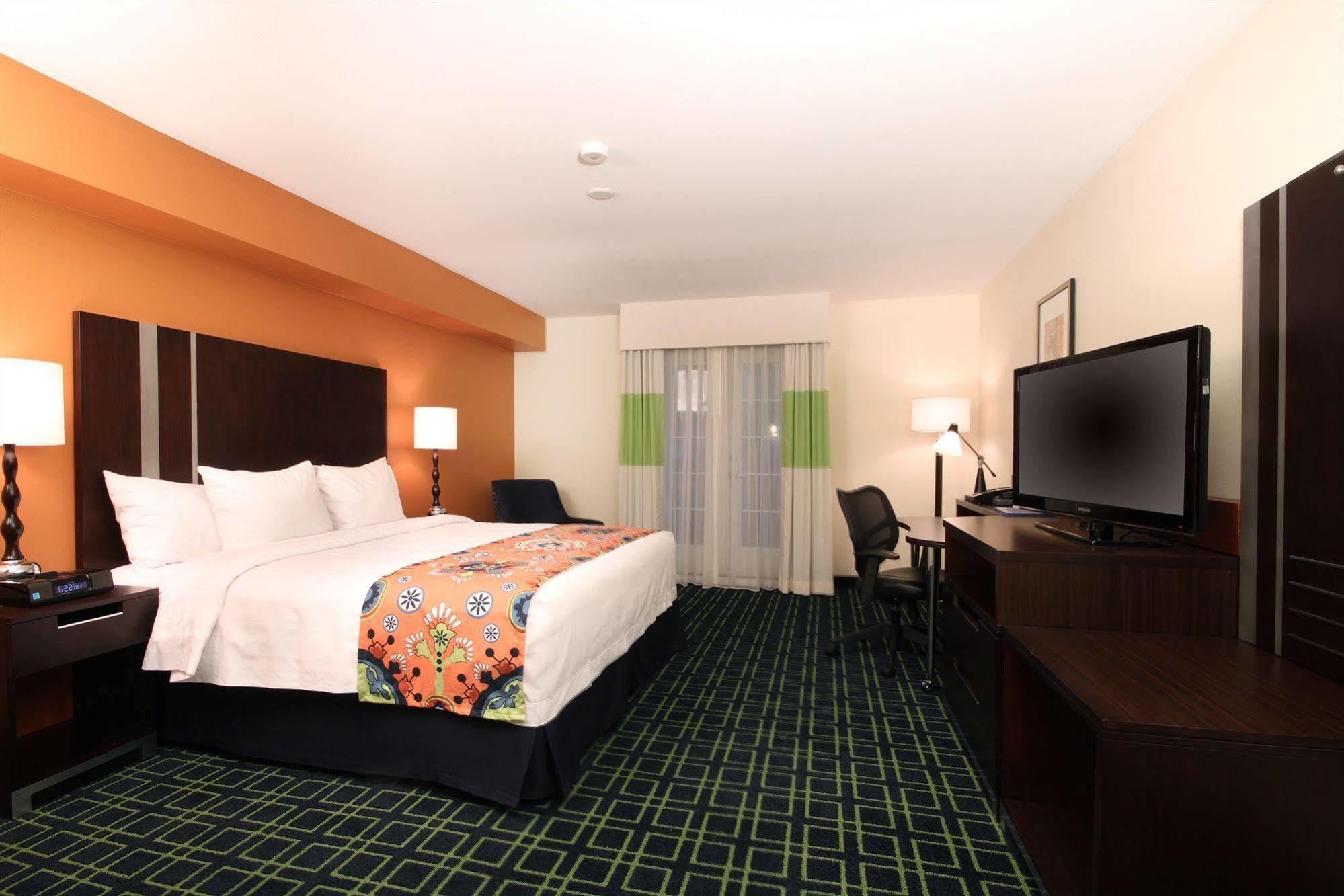 Fairfield Inn & Suites San Diego Old Town Екстер'єр фото