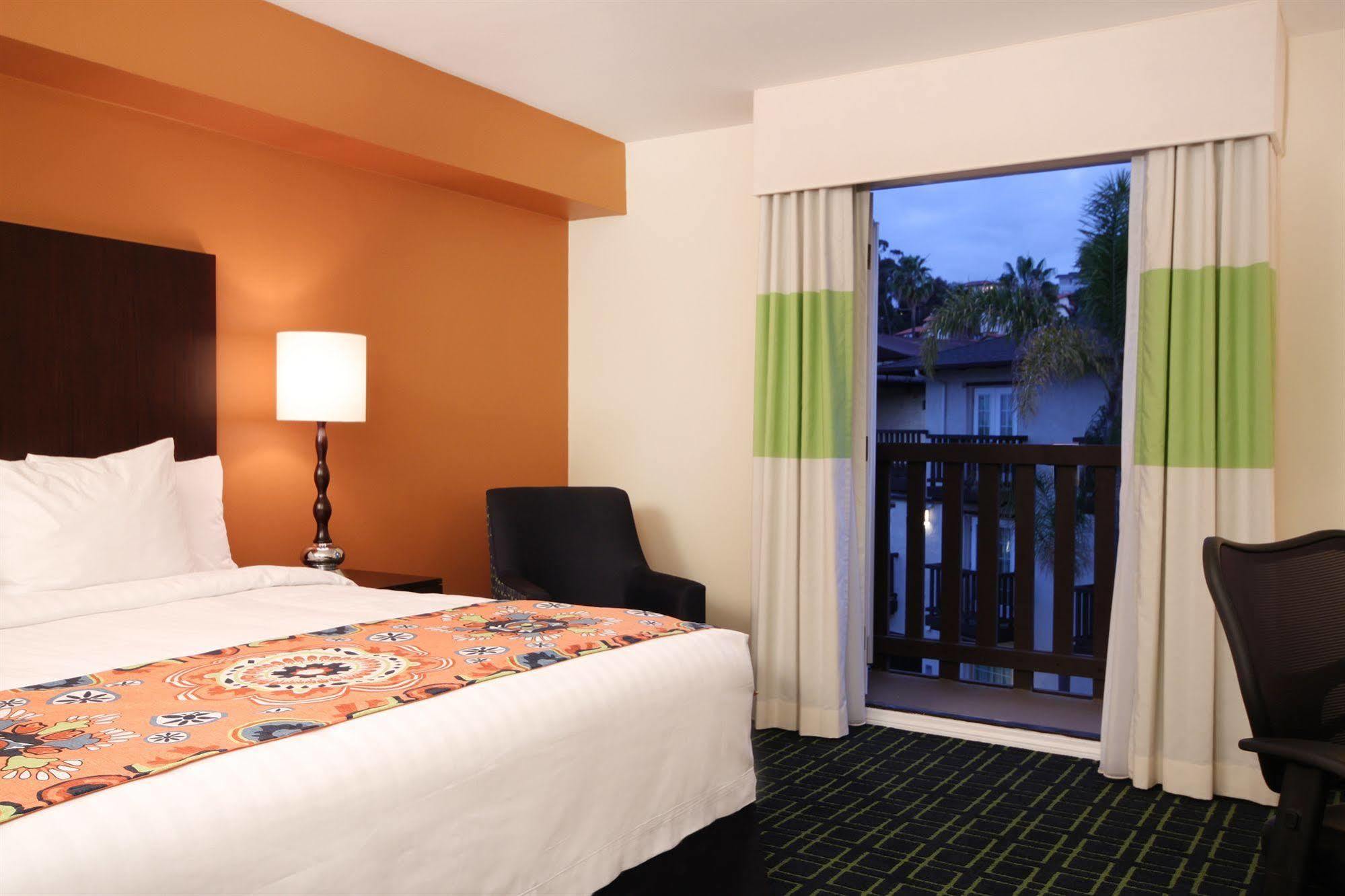 Fairfield Inn & Suites San Diego Old Town Екстер'єр фото